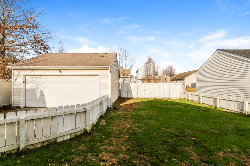 1,645/Mo, 6321 Maravian Dr Louisville, KY 40258 Exterior View