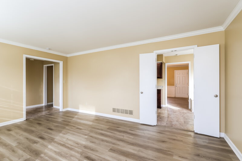 1,345/Mo, 1914 Arboro Pl Louisville, KY 40220 Living Room View