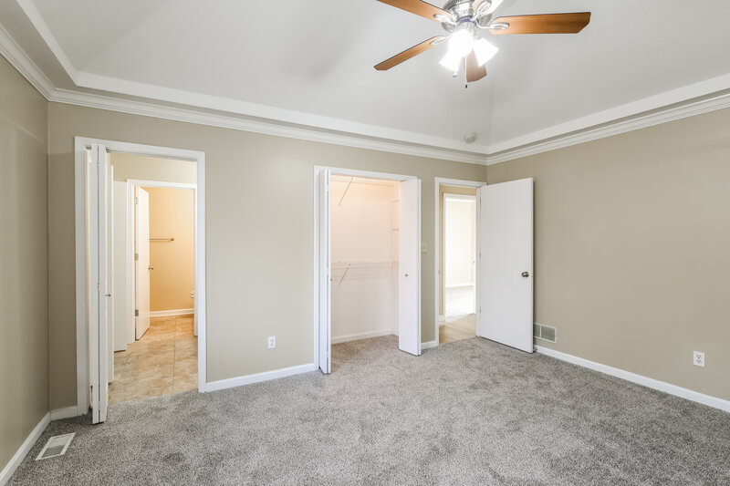 1,345/Mo, 1914 Arboro Pl Louisville, KY 40220 Main Bedroom View