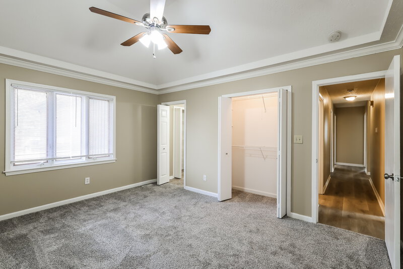 1,345/Mo, 1914 Arboro Pl Louisville, KY 40220 Main Bedroom View 2