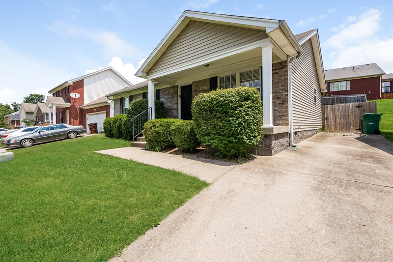 1,685/Mo, 9407 Brown Austin Rd Fairdale, KY 40118 Front View