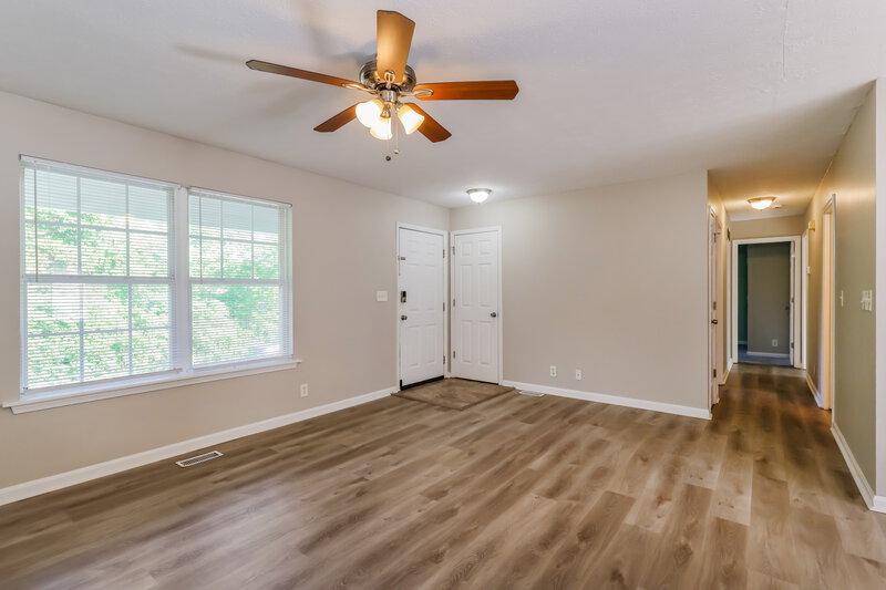 1,735/Mo, 9407 Brown Austin Rd Fairdale, KY 40118 Living Room View
