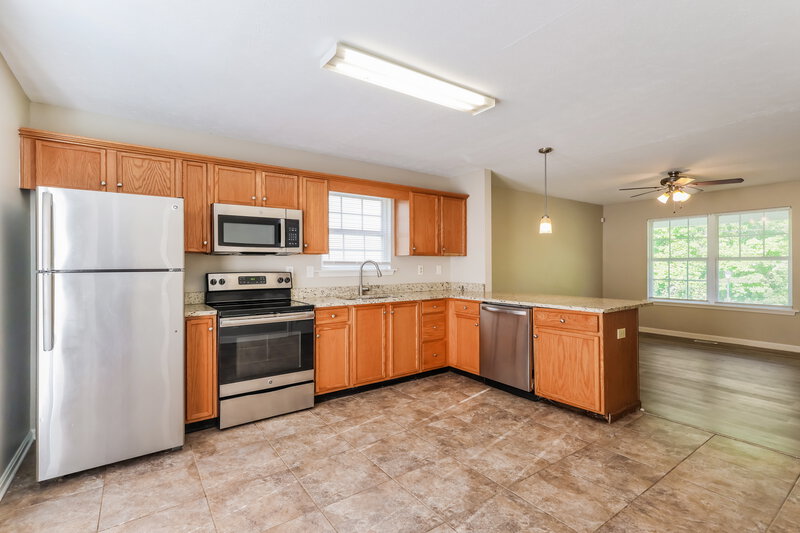 1,735/Mo, 9407 Brown Austin Rd Fairdale, KY 40118 Kitchen View