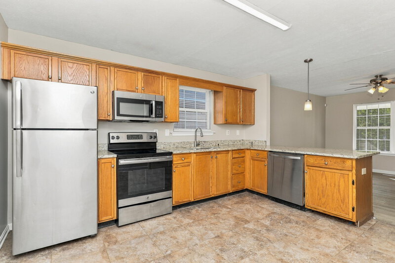 1,655/Mo, 9407 Brown Austin Rd Fairdale, KY 40118 Kitchen View
