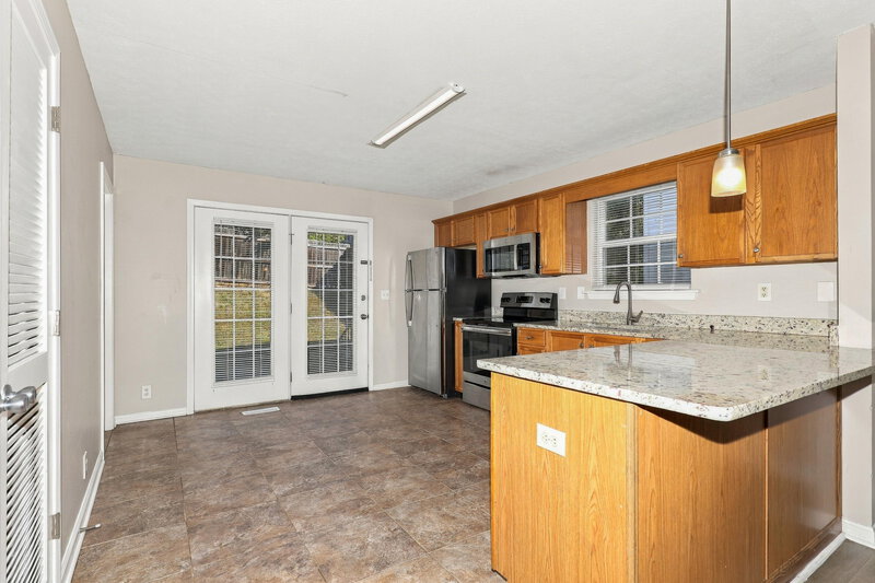 1,655/Mo, 9407 Brown Austin Rd Fairdale, KY 40118 Kitchen View 2