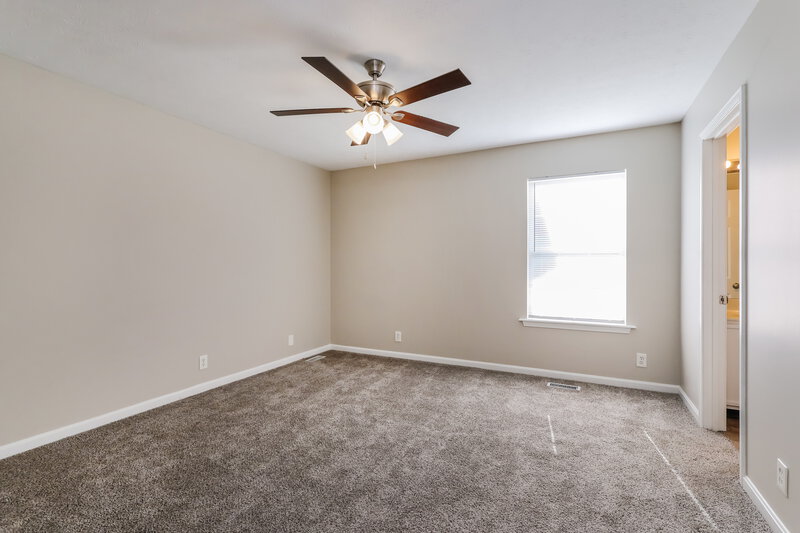 1,735/Mo, 9407 Brown Austin Rd Fairdale, KY 40118 Main Bedroom View 2