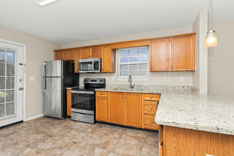 1,655/Mo, 9407 Brown Austin Rd Fairdale, KY 40118 Kitchen View 3