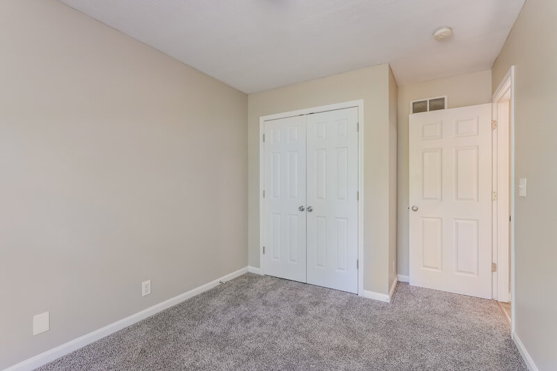 1,735/Mo, 9407 Brown Austin Rd Fairdale, KY 40118 Bedroom View 3