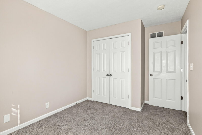 1,655/Mo, 9407 Brown Austin Rd Fairdale, KY 40118 Bedroom View 2