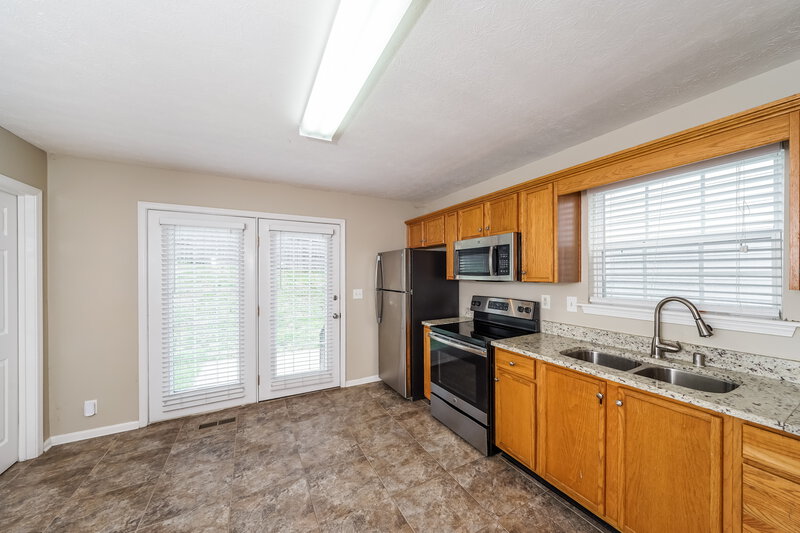 1,685/Mo, 9407 Brown Austin Rd Fairdale, KY 40118 Kitchen View 7