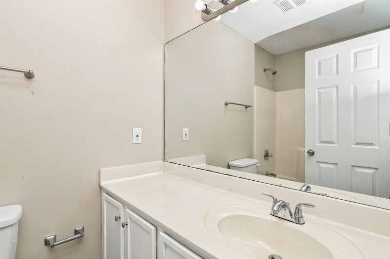 1,655/Mo, 9407 Brown Austin Rd Fairdale, KY 40118 Bathroom View