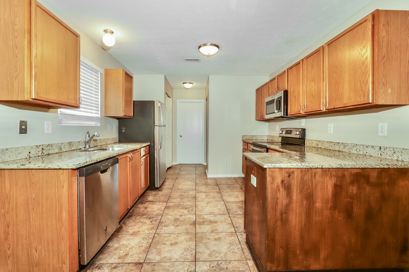 1,965/Mo, 6714 Hunters Creek Blvd Louisville, KY 40258 Kitchen View