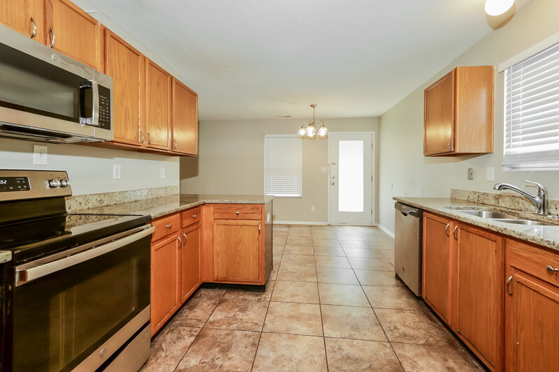 1,965/Mo, 6714 Hunters Creek Blvd Louisville, KY 40258 Kitchen View 2