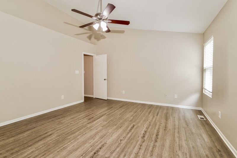 1,965/Mo, 6714 Hunters Creek Blvd Louisville, KY 40258 Main Bedroom View