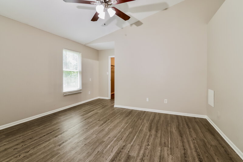 1,965/Mo, 6714 Hunters Creek Blvd Louisville, KY 40258 Main Bedroom View 2
