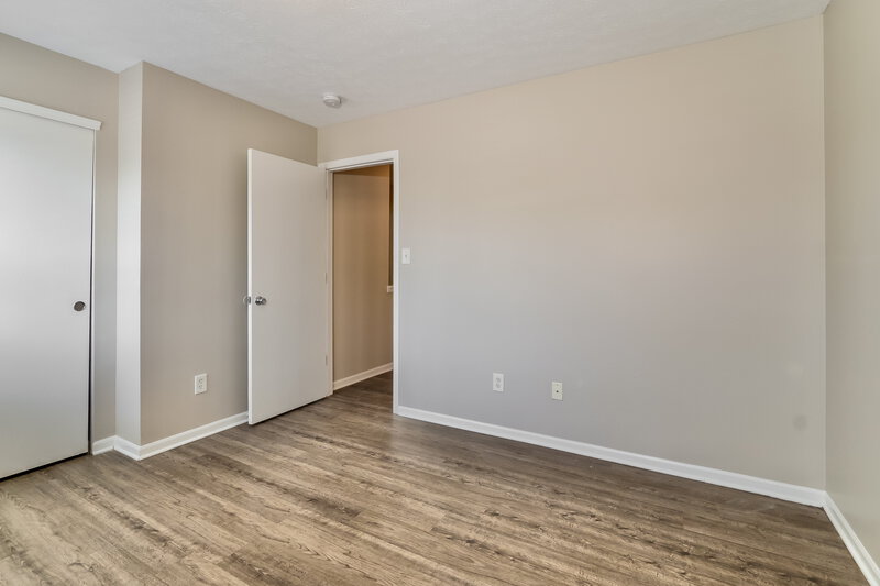 1,965/Mo, 6714 Hunters Creek Blvd Louisville, KY 40258 Bedroom View