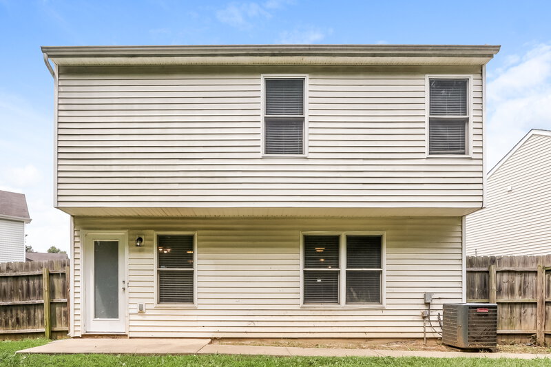 1,965/Mo, 6714 Hunters Creek Blvd Louisville, KY 40258 Rear View
