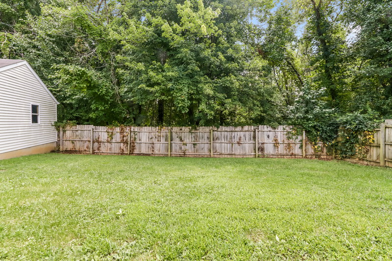 1,965/Mo, 6714 Hunters Creek Blvd Louisville, KY 40258 Backyard View
