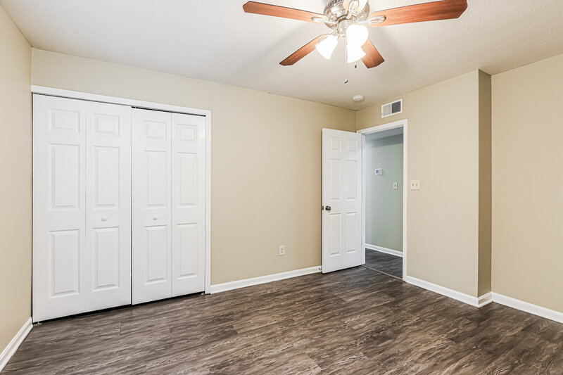 1,435/Mo, 3702 Blue Creek Ct Louisville, KY 40229 Main Bedroom View 2