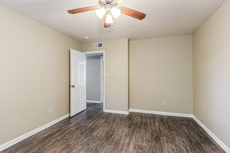 1,435/Mo, 3702 Blue Creek Ct Louisville, KY 40229 Main Bedroom View 3