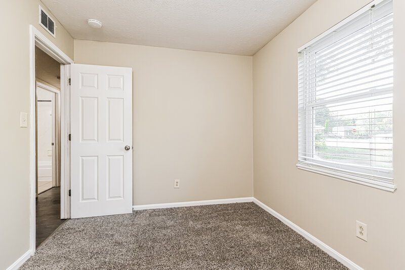 1,435/Mo, 3702 Blue Creek Ct Louisville, KY 40229 Bedroom View 4