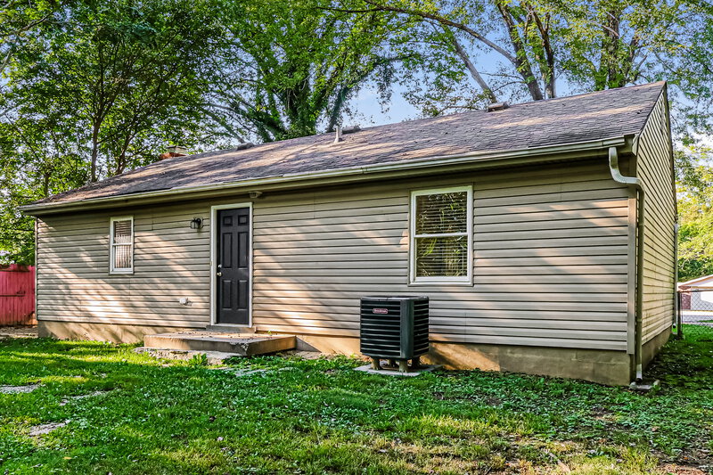 1,435/Mo, 3702 Blue Creek Ct Louisville, KY 40229 Rear View