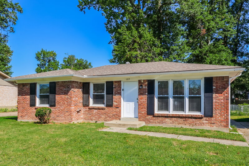 1,615/Mo, 819 Flicker Rd Louisville, KY 40214 Front View