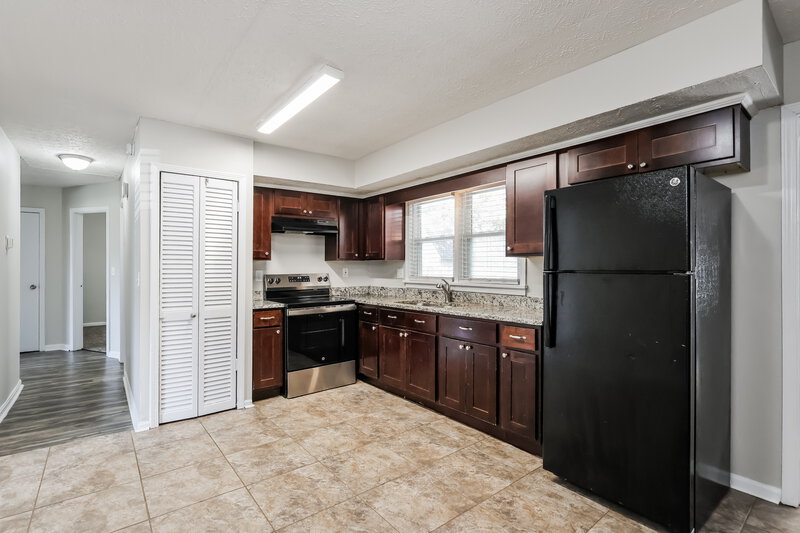 1,615/Mo, 819 Flicker Rd Louisville, KY 40214 Kitchen View