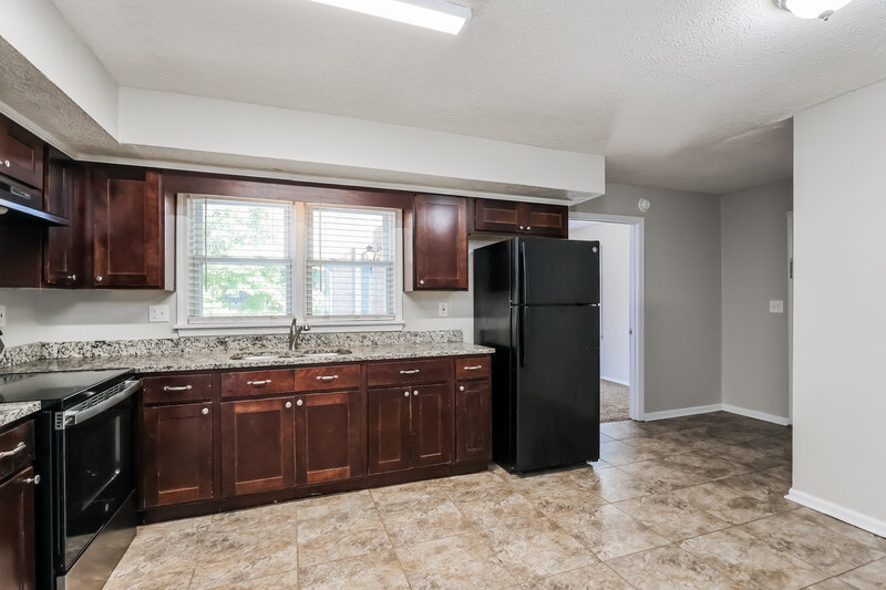 1,615/Mo, 819 Flicker Rd Louisville, KY 40214 Kitchen View 2