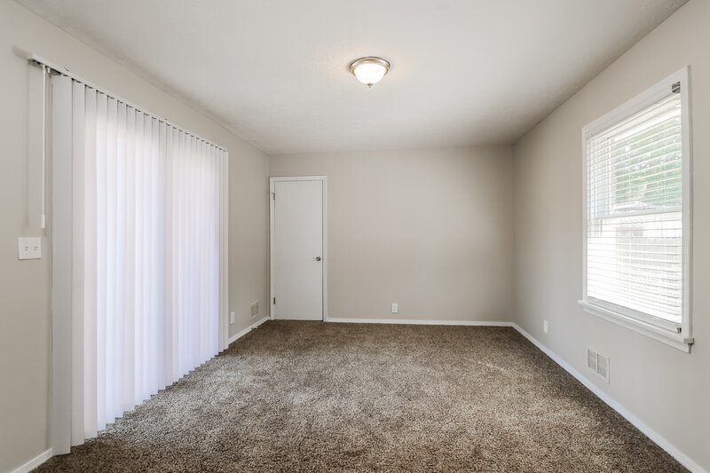 1,615/Mo, 819 Flicker Rd Louisville, KY 40214 Main Bedroom View