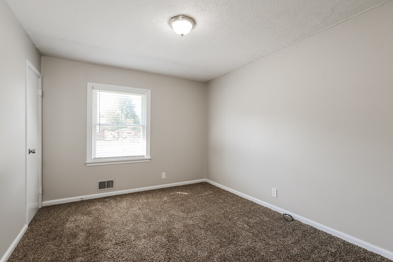 1,615/Mo, 819 Flicker Rd Louisville, KY 40214 Main Bedroom View 2