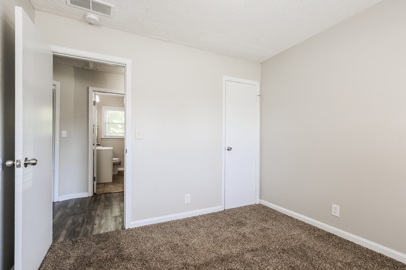 1,615/Mo, 819 Flicker Rd Louisville, KY 40214 Bedroom View