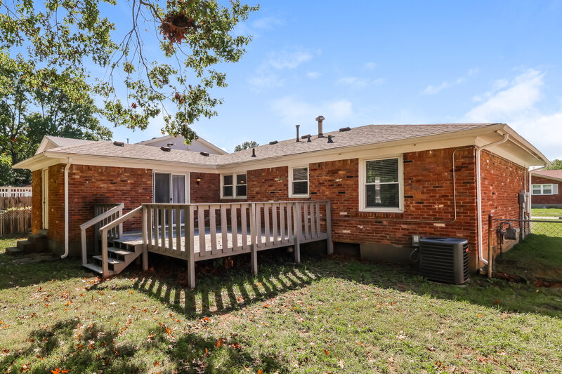 1,615/Mo, 819 Flicker Rd Louisville, KY 40214 Rear View 2