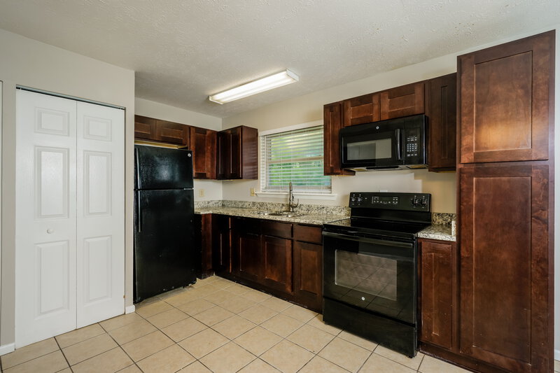 1,665/Mo, 7906 Candleglow Ln Louisville, KY 40214 Misc View 4