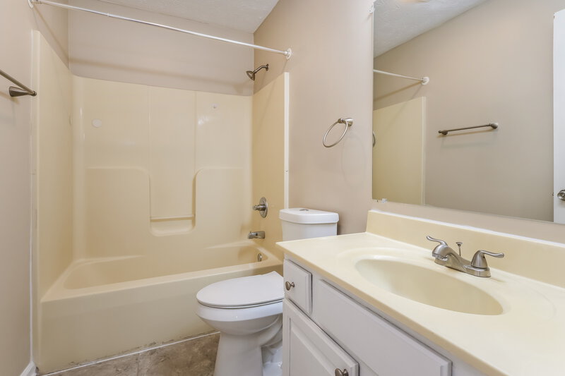 1,570/Mo, 173 Agin Way Milton, KY 40045 Bathroom View