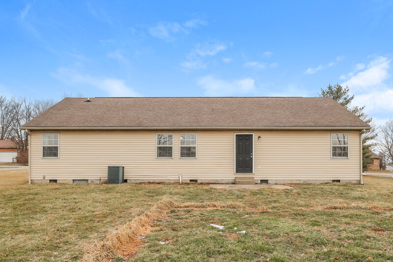 1,570/Mo, 173 Agin Way Milton, KY 40045 Rear View