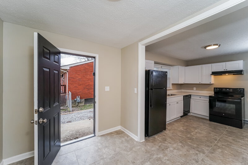 1,375/Mo, 4629 Lor Ann Ave Louisville, KY 40219 Kitchen View 3