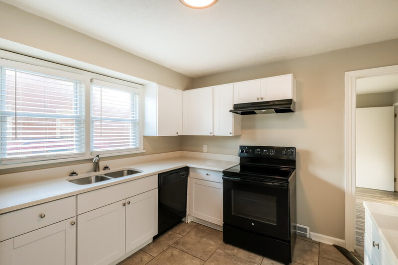 1,580/Mo, 4629 Lor Ann Ave Louisville, KY 40219 Misc View 6