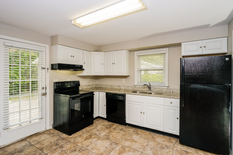 1,550/Mo, 5811 Dellrose Dr Louisville, KY 40258 Kitchen View