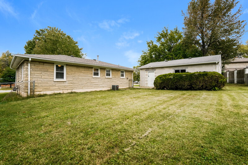 1,550/Mo, 5811 Dellrose Dr Louisville, KY 40258 Rear View