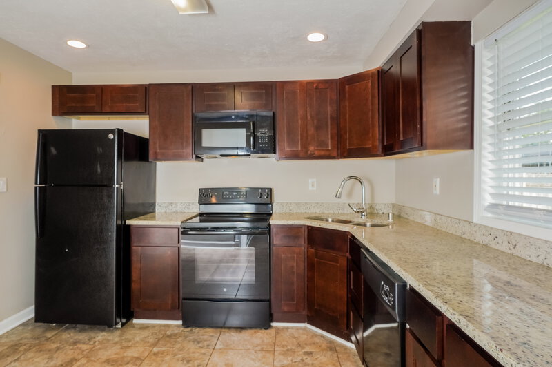 1,395/Mo, 1612 Lou Gene Ave Louisville, KY 40216 Kitchen View
