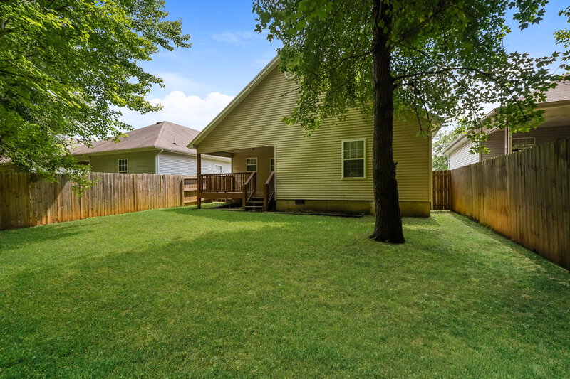 2,015/Mo, 11109 Meadow Chase Ct Louisville, KY 40229 Rear View 2