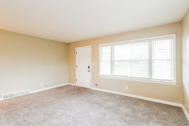 1,845/Mo, 1123 Clay Ave Louisville, KY 40219 Living Room View