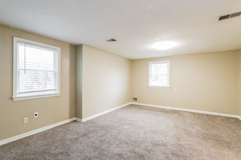 1,845/Mo, 1123 Clay Ave Louisville, KY 40219 Main Bedroom View
