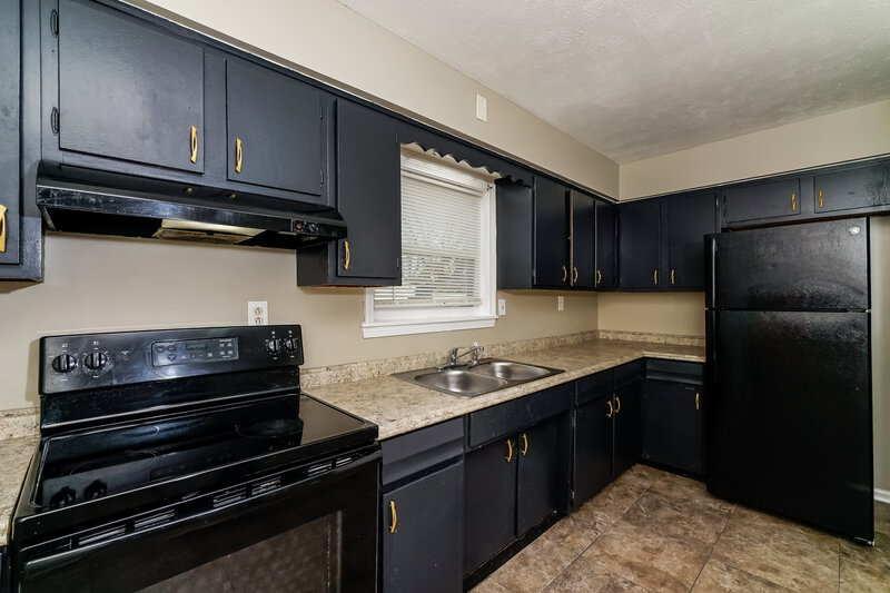 1,330/Mo, 1123 Clay Ave Louisville, KY 40219 Kitchen View 3