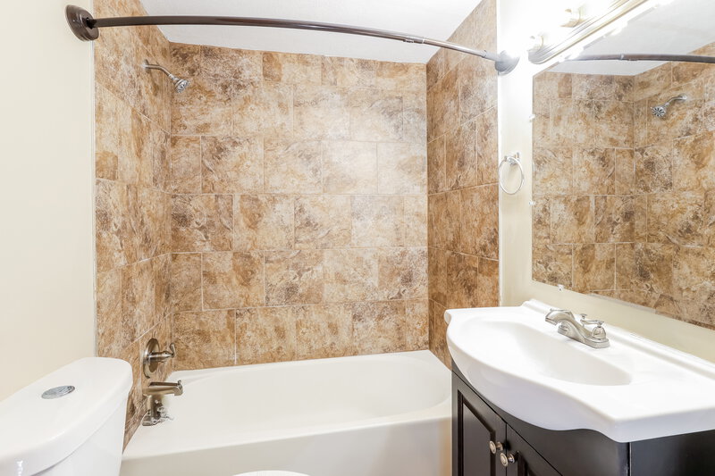 1,845/Mo, 1123 Clay Ave Louisville, KY 40219 Bathroom View