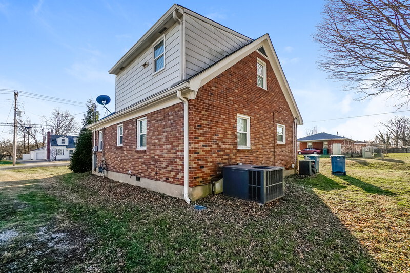 1,330/Mo, 1123 Clay Ave Louisville, KY 40219 Rear View 2