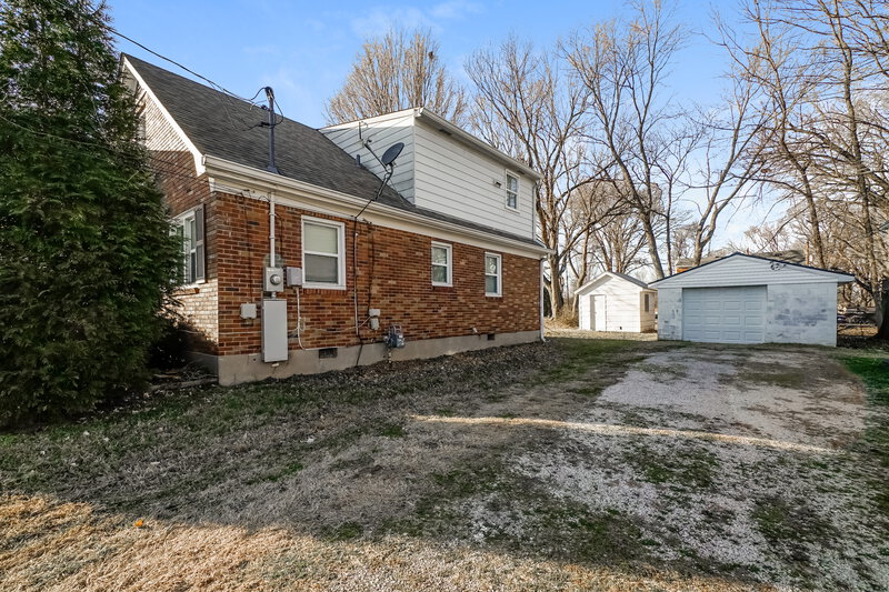 1,330/Mo, 1123 Clay Ave Louisville, KY 40219 Rear View 3