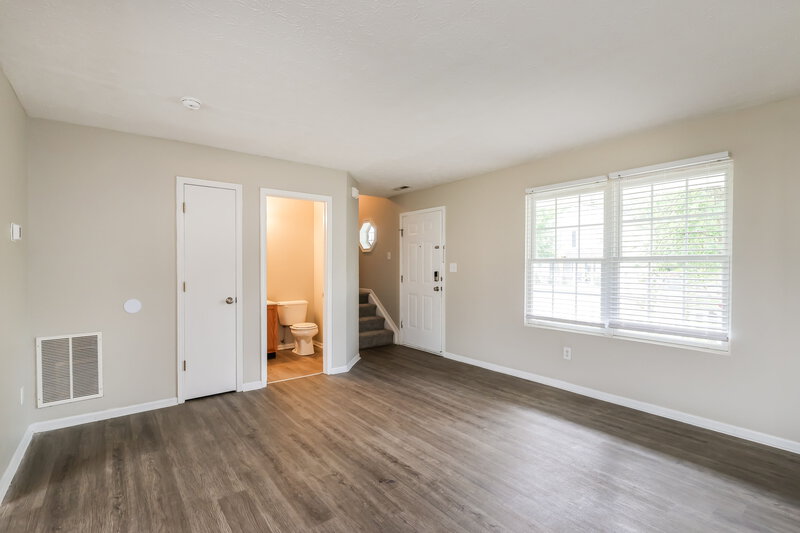 1,705/Mo, 6514 Hunters Creek Blvd Louisville, KY 40258 Living Room View