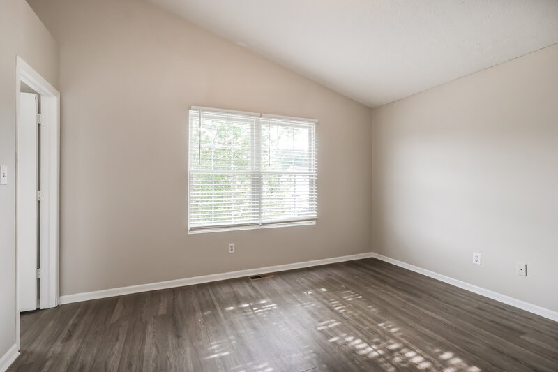 1,705/Mo, 6514 Hunters Creek Blvd Louisville, KY 40258 Main Bedroom View